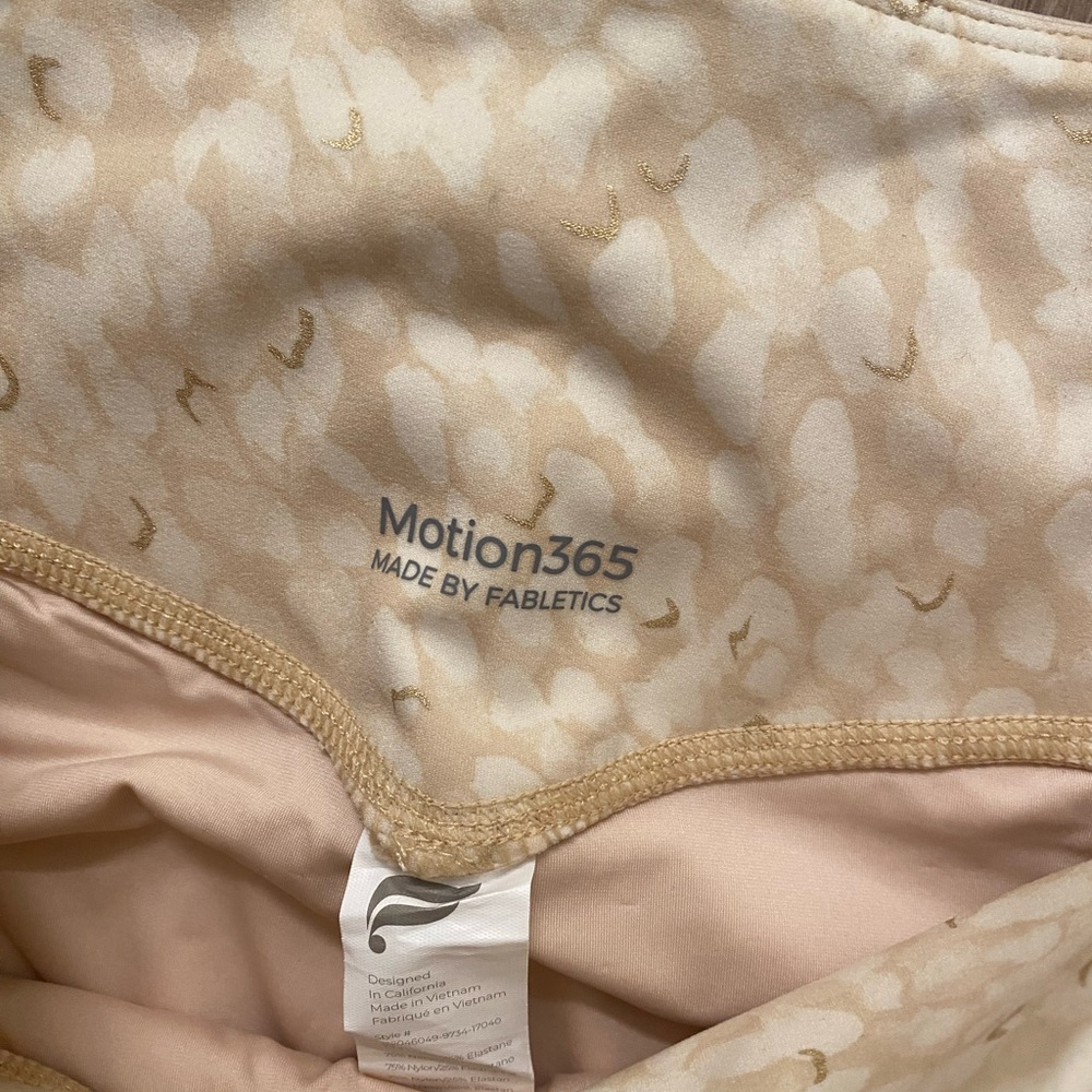 Fabletics Set Top Size L, Bottoms Size M - Good C… - image 4